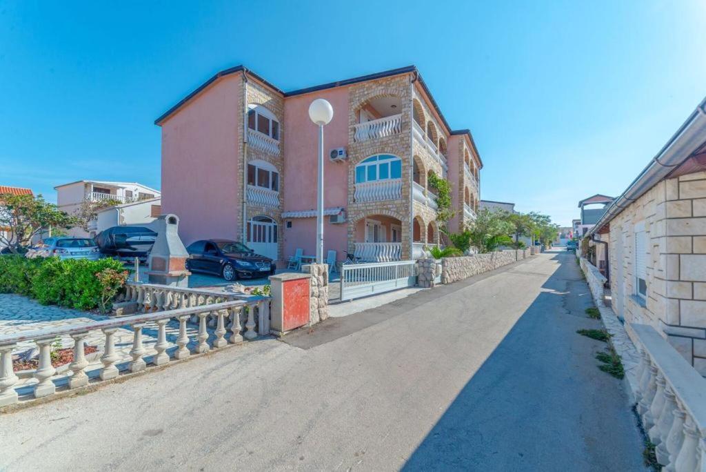 Apartmani Ivanic Vir Eksteriør billede
